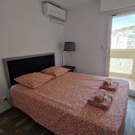 Life In Red With Parking And Air Conditioning Sète