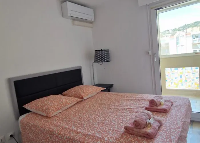 Life In Red With Parking And Air Conditioning * Sète