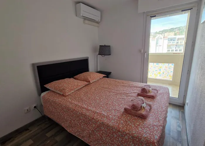 Life In Red With Parking And Air Conditioning Sète