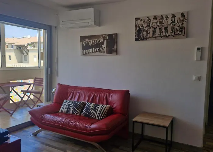 Apartament Life In Red With Parking And Air Conditioning *