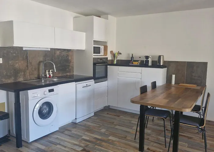 Apartament Life In Red With Parking And Air Conditioning